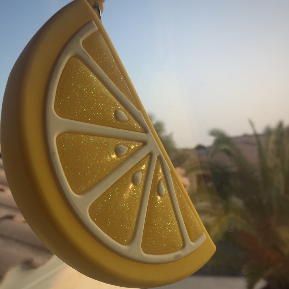 Beautiful Bath and Body Works lemon bag✨